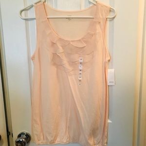 Light pink scallop tank top.